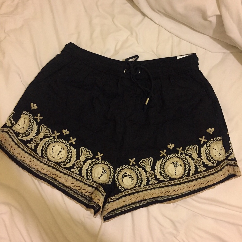 Abercrombie & Fitch embroidered drawstring shorts